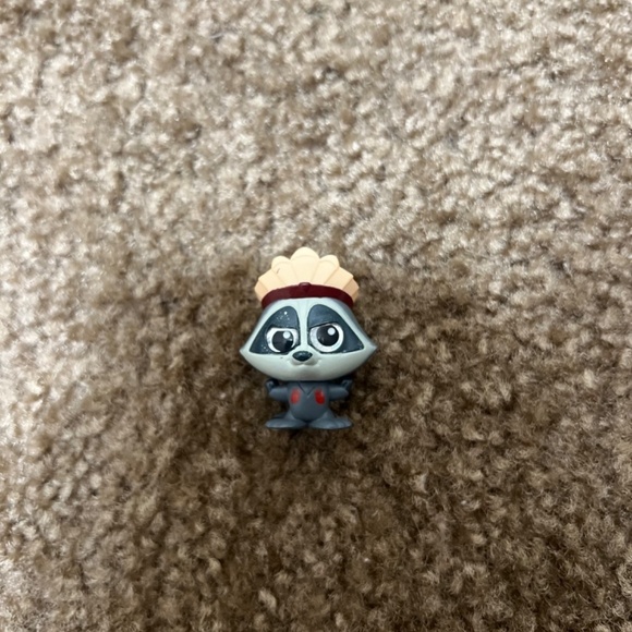 Disney Doorables: Series 10 Rare Figurine – Pocahontas – Meeko - Picture 3 of 4